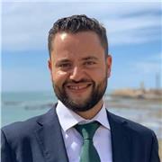 Maestro de primaria, especialista en educación física e inglés. Imparto clases de apoyo en todas las asignaturas de primaria, ESO